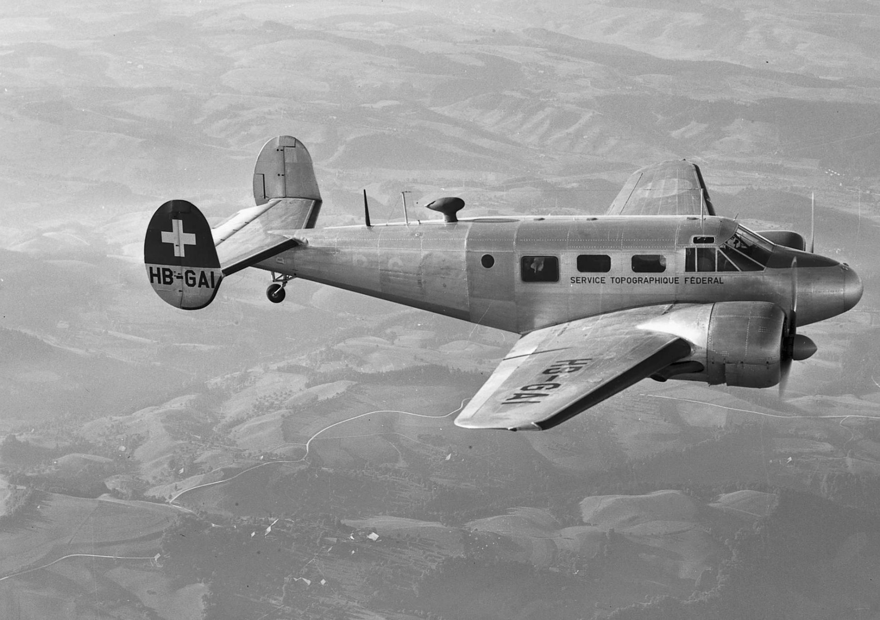 Trois avions militaires entament une nouvelle carrière